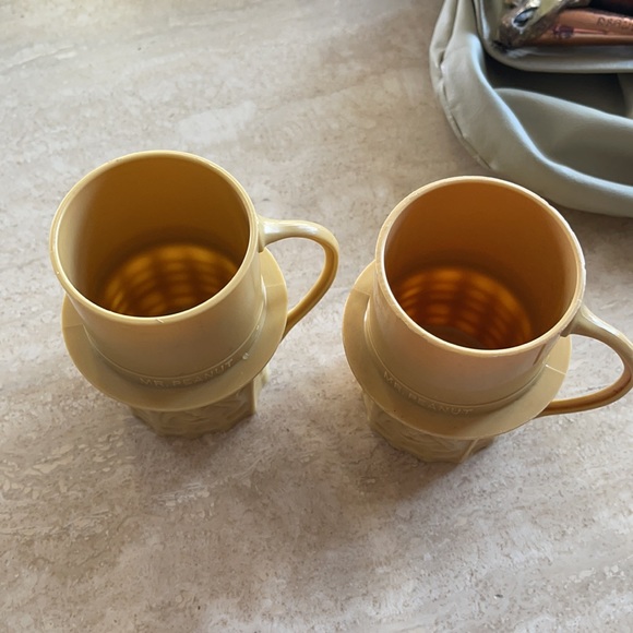 Vtg. VINTAGE 1960s MR. PEANUT PLASTIC MUGS CUPS - Picture 4 of 7